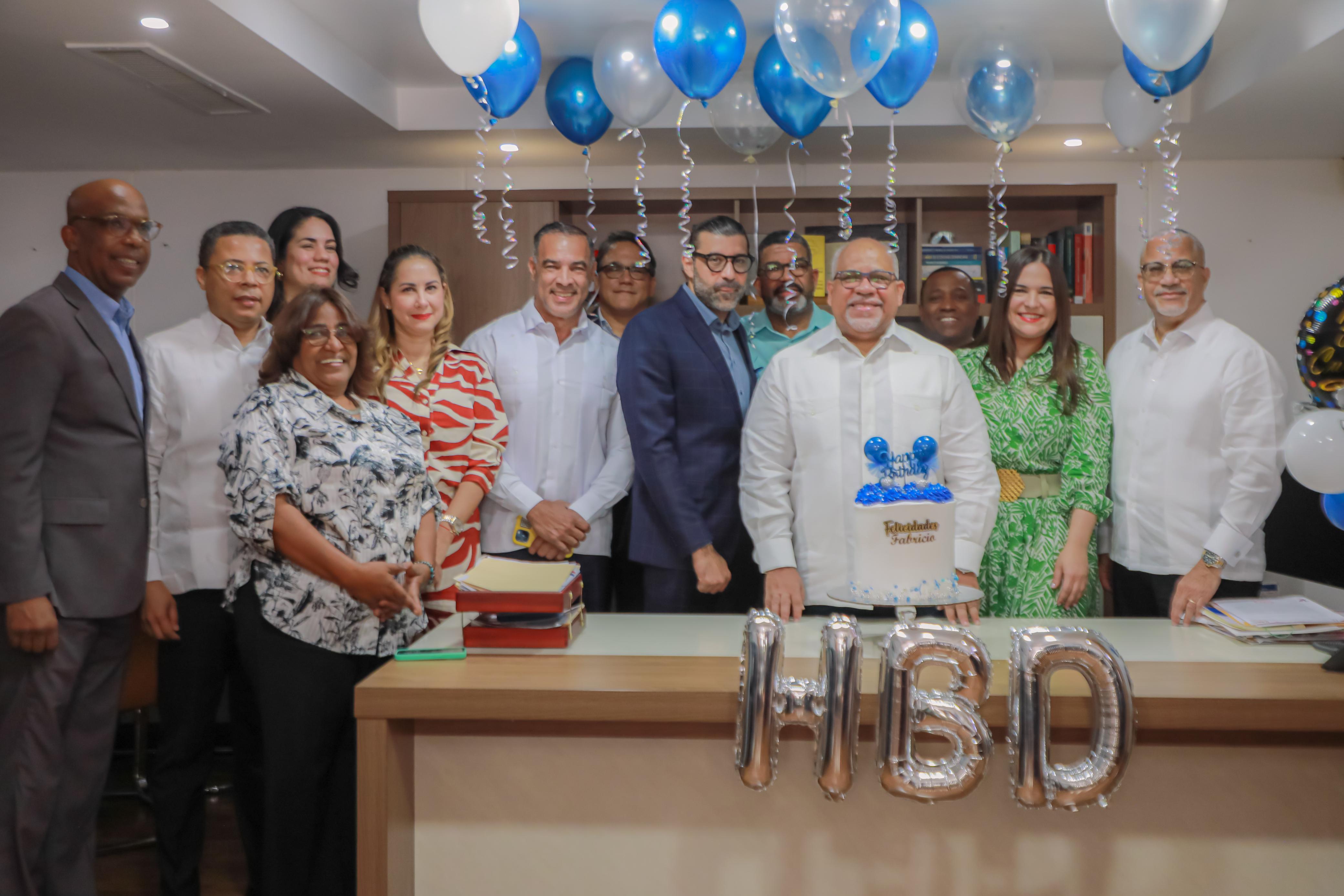 Colaboradores de Promipyme festejan cumpleaños del director general